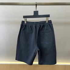 Brunello Cucinelli-BC、2026春夏新品休闲短裤,简约中透着高级质感。松紧腰头搭配抽 Brunello Cucinelli-BC、2026春夏新品休闲短裤,简约中透着高级质感。松紧腰头搭配抽