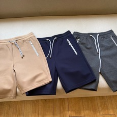 Brunello Cucinelli-BC、2026春夏新品休闲短裤,简约中透着高级质感。松紧腰头搭配抽 Brunello Cucinelli-BC、2026春夏新品休闲短裤,简约中透着高级质感。松紧腰头搭配抽