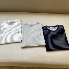 Brunello Cucinelli-BC、2026春夏新品针织短袖T恤,以经典海魂条纹为基底,细条纹交 Brunello Cucinelli-BC、2026春夏新品针织短袖T恤,以经典海魂条纹为基底,细条纹交