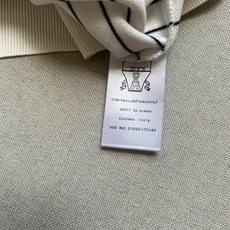Brunello Cucinelli-BC、2026春夏新品针织短袖T恤,以经典海魂条纹为基底,细条纹交 Brunello Cucinelli-BC、2026春夏新品针织短袖T恤,以经典海魂条纹为基底,细条纹交