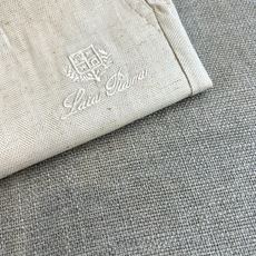 Loro Piana诺悠翩雅、2026春夏新品休闲裤,以70%莱赛尔+30%亚麻的黄金面料配比,打造轻盈 Loro Piana诺悠翩雅、2026春夏新品休闲裤,以70%莱赛尔+30%亚麻的黄金面料配比,打造轻盈