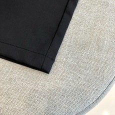 Loro Piana诺悠翩雅、2026春夏新品休闲裤,以利落线条重塑日常通勤美学。高腰设计搭配松紧腰头与 Loro Piana诺悠翩雅、2026春夏新品休闲裤,以利落线条重塑日常通勤美学。高腰设计搭配松紧腰头与