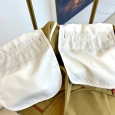 Loro Piana诺悠翩雅、2026春夏新品休闲裤,以利落线条重塑日常通勤美学。高腰设计搭配松紧腰头与 Loro Piana诺悠翩雅、2026春夏新品休闲裤,以利落线条重塑日常通勤美学。高腰设计搭配松紧腰头与