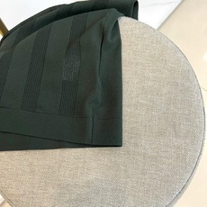 Loro Piana诺悠翩雅、2026春夏新品短袖Polo衫,以纯色为基底,领口与袖口饰以精致撞色边线, Loro Piana诺悠翩雅、2026春夏新品短袖Polo衫,以纯色为基底,领口与袖口饰以精致撞色边线,
