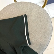 Loro Piana诺悠翩雅、2026春夏新品短袖Polo衫,以纯色为基底,领口与袖口饰以精致撞色边线, Loro Piana诺悠翩雅、2026春夏新品短袖Polo衫,以纯色为基底,领口与袖口饰以精致撞色边线,