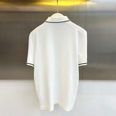 Loro Piana诺悠翩雅、2026春夏新品短袖Polo衫,以纯色为基底,领口与袖口饰以精致撞色边线, Loro Piana诺悠翩雅、2026春夏新品短袖Polo衫,以纯色为基底,领口与袖口饰以精致撞色边线,
