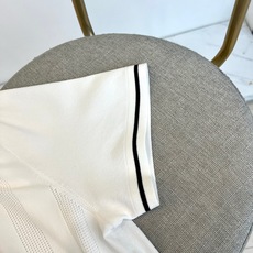 Loro Piana诺悠翩雅、2026春夏新品短袖Polo衫,以纯色为基底,领口与袖口饰以精致撞色边线, Loro Piana诺悠翩雅、2026春夏新品短袖Polo衫,以纯色为基底,领口与袖口饰以精致撞色边线,