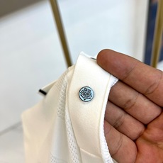 Loro Piana诺悠翩雅、2026春夏新品短袖Polo衫,以纯色为基底,领口与袖口饰以精致撞色边线, Loro Piana诺悠翩雅、2026春夏新品短袖Polo衫,以纯色为基底,领口与袖口饰以精致撞色边线,