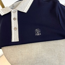 Brunello Cucinelli-BC、2026春夏新品男士短袖POLO衫,清新主调,搭配撞色领边与 Brunello Cucinelli-BC、2026春夏新品男士短袖POLO衫,清新主调,搭配撞色领边与