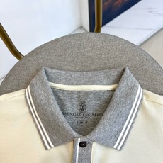 Brunello Cucinelli-BC、2026春夏新品男士短袖POLO衫,清新主调,搭配撞色领边与 Brunello Cucinelli-BC、2026春夏新品男士短袖POLO衫,清新主调,搭配撞色领边与