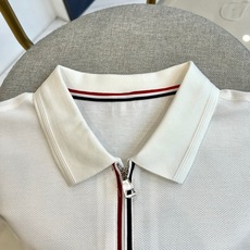 Mon蒙口、2026春夏新品男士轻奢短袖Polo衫,以纯净色调诠释极简美学,经典翻领设计融合半拉链开合创 Mon蒙口、2026春夏新品男士轻奢短袖Polo衫,以纯净色调诠释极简美学,经典翻领设计融合半拉链开合创