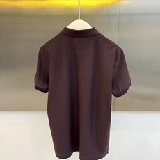 Kiton奇顿、2026春夏新品短袖Polo衫,以奢华双丝光工艺重塑经典版型,面料经双面丝光处理,呈现珍 Kiton奇顿、2026春夏新品短袖Polo衫,以奢华双丝光工艺重塑经典版型,面料经双面丝光处理,呈现珍