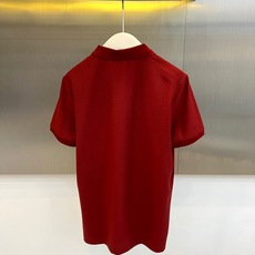 Kiton奇顿、2026春夏新品短袖Polo衫,以奢华双丝光工艺重塑经典版型,面料经双面丝光处理,呈现珍 Kiton奇顿、2026春夏新品短袖Polo衫,以奢华双丝光工艺重塑经典版型,面料经双面丝光处理,呈现珍