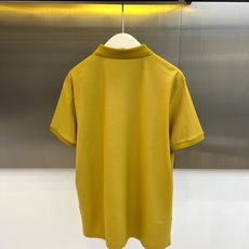 Kiton奇顿、2026春夏新品短袖Polo衫,以奢华双丝光工艺重塑经典版型,面料经双面丝光处理,呈现珍 Kiton奇顿、2026春夏新品短袖Polo衫,以奢华双丝光工艺重塑经典版型,面料经双面丝光处理,呈现珍