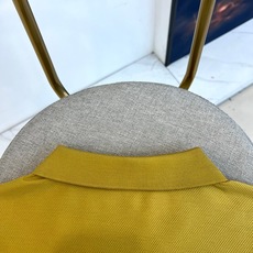 Kiton奇顿、2026春夏新品短袖Polo衫,以奢华双丝光工艺重塑经典版型,面料经双面丝光处理,呈现珍 Kiton奇顿、2026春夏新品短袖Polo衫,以奢华双丝光工艺重塑经典版型,面料经双面丝光处理,呈现珍