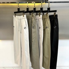 1v威登、2026春夏新品休闲裤重磅登场,以极简设计融合潮流细节,打造都市出行与日常休闲的全能之选。整体 1v威登、2026春夏新品休闲裤重磅登场,以极简设计融合潮流细节,打造都市出行与日常休闲的全能之选。整体