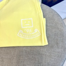 Acne Studios、2026春夏新品休闲短裤,以简约设计承载潮流态度,成为衣橱里的百搭利器。采用柔 Acne Studios、2026春夏新品休闲短裤,以简约设计承载潮流态度,成为衣橱里的百搭利器。采用柔