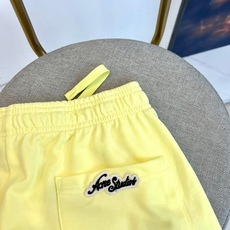 Acne Studios、2026春夏新品休闲短裤,以简约设计承载潮流态度,成为衣橱里的百搭利器。采用柔 Acne Studios、2026春夏新品休闲短裤,以简约设计承载潮流态度,成为衣橱里的百搭利器。采用柔