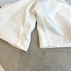 Acne Studios、2026春夏新品休闲短裤,以简约设计承载潮流态度,成为衣橱里的百搭利器。采用柔 Acne Studios、2026春夏新品休闲短裤,以简约设计承载潮流态度,成为衣橱里的百搭利器。采用柔