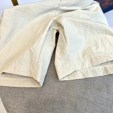 OFF WHITE、2026春夏新品休闲短裤,以高饱和度纯色调点燃视觉焦点,瞬间打破沉闷季节,成为街头行 OFF WHITE、2026春夏新品休闲短裤,以高饱和度纯色调点燃视觉焦点,瞬间打破沉闷季节,成为街头行