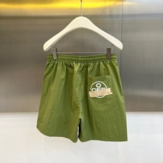OFF WHITE、2026春夏新品休闲短裤,以高饱和度纯色调点燃视觉焦点,瞬间打破沉闷季节,成为街头行 OFF WHITE、2026春夏新品休闲短裤,以高饱和度纯色调点燃视觉焦点,瞬间打破沉闷季节,成为街头行