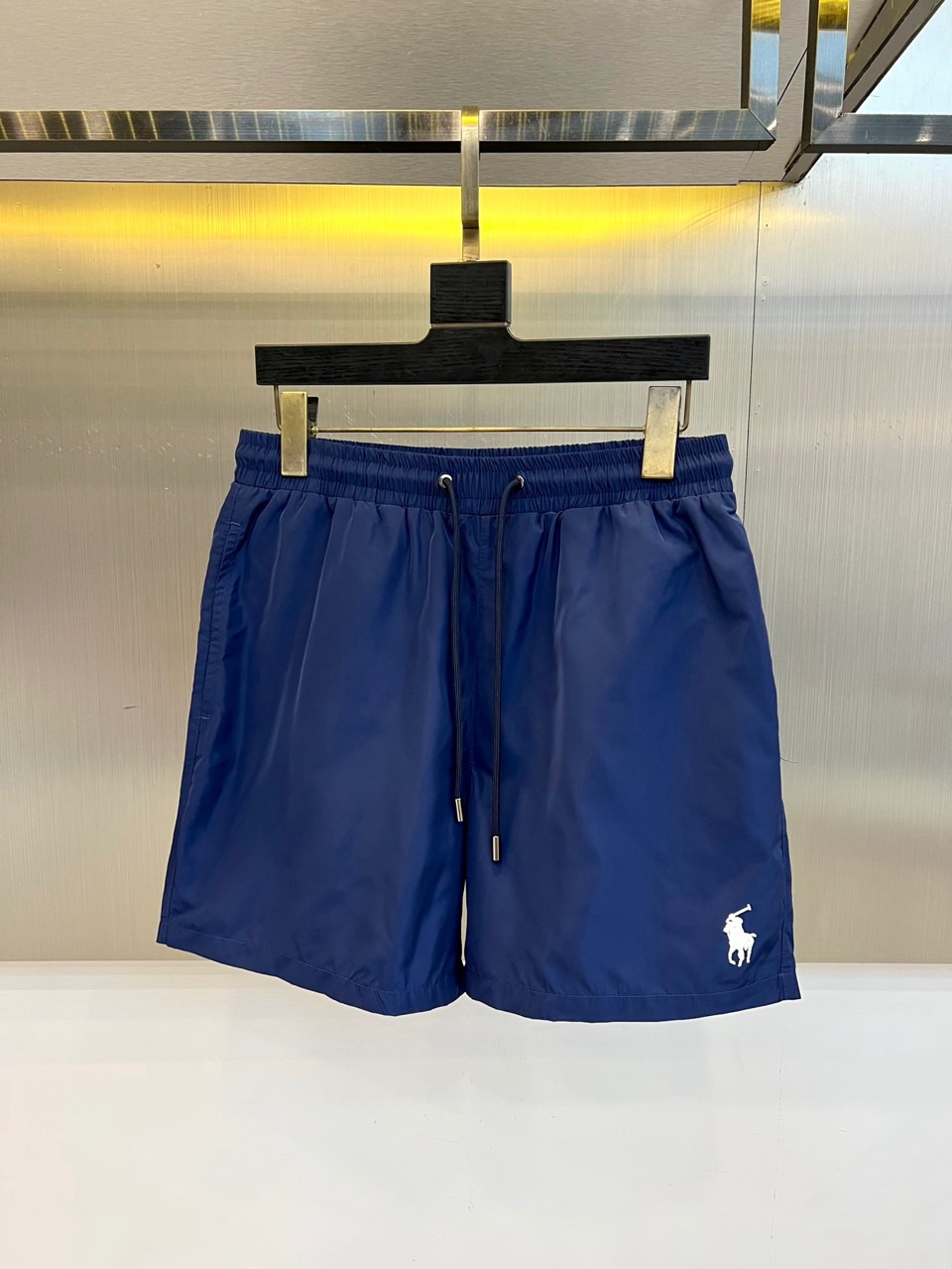Polo Ralph Lauren拉夫劳伦、2026春夏新品男士运动休闲短裤重磅来袭！以纯色为主调，视觉