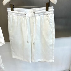 一套.BERLUTI 布鲁提、2026春夏新品套装,以纯色诠释当代都市度假美学。上衣采用宽松古巴领短袖设 一套.BERLUTI 布鲁提、2026春夏新品套装,以纯色诠释当代都市度假美学。上衣采用宽松古巴领短袖设