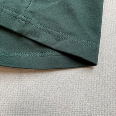 Acne Studios、2026春夏新品短袖T恤,以极简北欧基因重塑日常穿搭美学。纯色碰撞醒目字体,三 Acne Studios、2026春夏新品短袖T恤,以极简北欧基因重塑日常穿搭美学。纯色碰撞醒目字体,三