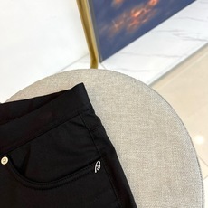 BERLUTI 布鲁提、2026春夏新品休闲裤,以沉稳色调演绎当代都市轻熟风,经典五袋款型搭配修身小脚剪 BERLUTI 布鲁提、2026春夏新品休闲裤,以沉稳色调演绎当代都市轻熟风,经典五袋款型搭配修身小脚剪