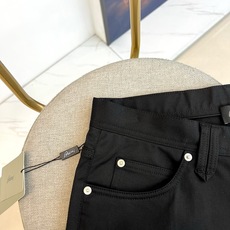 BERLUTI 布鲁提、2026春夏新品休闲裤,以沉稳色调演绎当代都市轻熟风,经典五袋款型搭配修身小脚剪 BERLUTI 布鲁提、2026春夏新品休闲裤,以沉稳色调演绎当代都市轻熟风,经典五袋款型搭配修身小脚剪