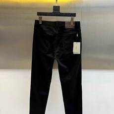 BERLUTI 布鲁提、2026春夏新品休闲裤,以沉稳色调演绎当代都市轻熟风,经典五袋款型搭配修身小脚剪 BERLUTI 布鲁提、2026春夏新品休闲裤,以沉稳色调演绎当代都市轻熟风,经典五袋款型搭配修身小脚剪