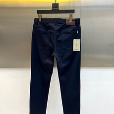BERLUTI 布鲁提、2026春夏新品休闲裤,以沉稳色调演绎当代都市轻熟风,经典五袋款型搭配修身小脚剪 BERLUTI 布鲁提、2026春夏新品休闲裤,以沉稳色调演绎当代都市轻熟风,经典五袋款型搭配修身小脚剪