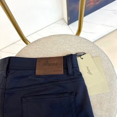 BERLUTI 布鲁提、2026春夏新品休闲裤,以沉稳色调演绎当代都市轻熟风,经典五袋款型搭配修身小脚剪 BERLUTI 布鲁提、2026春夏新品休闲裤,以沉稳色调演绎当代都市轻熟风,经典五袋款型搭配修身小脚剪