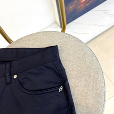 BERLUTI 布鲁提、2026春夏新品休闲裤,以沉稳色调演绎当代都市轻熟风,经典五袋款型搭配修身小脚剪 BERLUTI 布鲁提、2026春夏新品休闲裤,以沉稳色调演绎当代都市轻熟风,经典五袋款型搭配修身小脚剪