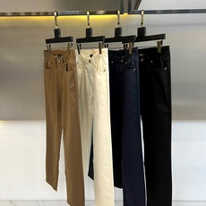 BERLUTI 布鲁提、2026春夏新品休闲裤,以沉稳色调演绎当代都市轻熟风,经典五袋款型搭配修身小脚剪 BERLUTI 布鲁提、2026春夏新品休闲裤,以沉稳色调演绎当代都市轻熟风,经典五袋款型搭配修身小脚剪