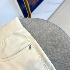 BERLUTI 布鲁提、2026春夏新品休闲裤,以沉稳色调演绎当代都市轻熟风,经典五袋款型搭配修身小脚剪 BERLUTI 布鲁提、2026春夏新品休闲裤,以沉稳色调演绎当代都市轻熟风,经典五袋款型搭配修身小脚剪