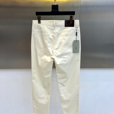 BERLUTI 布鲁提、2026春夏新品休闲裤,以沉稳色调演绎当代都市轻熟风,经典五袋款型搭配修身小脚剪 BERLUTI 布鲁提、2026春夏新品休闲裤,以沉稳色调演绎当代都市轻熟风,经典五袋款型搭配修身小脚剪