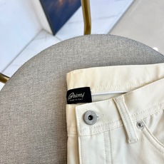 BERLUTI 布鲁提、2026春夏新品休闲裤,以沉稳色调演绎当代都市轻熟风,经典五袋款型搭配修身小脚剪 BERLUTI 布鲁提、2026春夏新品休闲裤,以沉稳色调演绎当代都市轻熟风,经典五袋款型搭配修身小脚剪