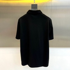 Loro Piana诺悠翩雅、2026春夏新品Polo衫,诠释经典休闲商务风范。采用100%棉面料,触感 Loro Piana诺悠翩雅、2026春夏新品Polo衫,诠释经典休闲商务风范。采用100%棉面料,触感