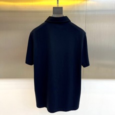 Loro Piana诺悠翩雅、2026春夏新品Polo衫,诠释经典休闲商务风范。采用100%棉面料,触感 Loro Piana诺悠翩雅、2026春夏新品Polo衫,诠释经典休闲商务风范。采用100%棉面料,触感