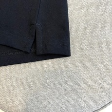 Arcteryx 始祖鸟、2026春夏新品短袖Polo衫,以纯色为基底,经典翻领搭配两颗精致纽扣,简约中 Arcteryx 始祖鸟、2026春夏新品短袖Polo衫,以纯色为基底,经典翻领搭配两颗精致纽扣,简约中