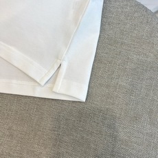 Arcteryx 始祖鸟、2026春夏新品短袖Polo衫,以纯色为基底,经典翻领搭配两颗精致纽扣,简约中 Arcteryx 始祖鸟、2026春夏新品短袖Polo衫,以纯色为基底,经典翻领搭配两颗精致纽扣,简约中