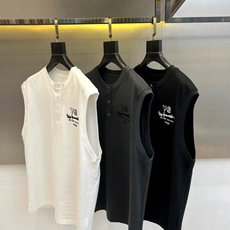 Y-3 山本耀司、2026春夏新品无袖T恤,以极简主义美学重塑运动休闲穿搭。纯色搭配左胸处标志性的Y-3 Y-3 山本耀司、2026春夏新品无袖T恤,以极简主义美学重塑运动休闲穿搭。纯色搭配左胸处标志性的Y-3