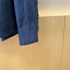 Loro Piana诺悠翩雅、2026春夏新品男士立领衬衫,以100%天然亚麻倾心打造,将东方美学与现代 Loro Piana诺悠翩雅、2026春夏新品男士立领衬衫,以100%天然亚麻倾心打造,将东方美学与现代