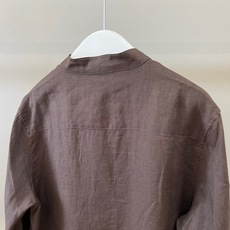 Loro Piana诺悠翩雅、2026春夏新品男士立领衬衫,以100%天然亚麻倾心打造,将东方美学与现代 Loro Piana诺悠翩雅、2026春夏新品男士立领衬衫,以100%天然亚麻倾心打造,将东方美学与现代
