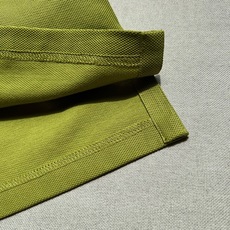 Bur巴宝莉、2026春夏新品Polo衫,以经典翻领与三粒扣门襟设计,诠释隽永的英伦风格。修身剪裁勾勒利 Bur巴宝莉、2026春夏新品Polo衫,以经典翻领与三粒扣门襟设计,诠释隽永的英伦风格。修身剪裁勾勒利