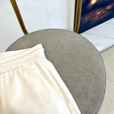 Mon蒙口、2026春夏新品运动短裤,以纯色为主调,简约中彰显高级质感。经典松紧腰头搭配抽绳设计,轻松调 Mon蒙口、2026春夏新品运动短裤,以纯色为主调,简约中彰显高级质感。经典松紧腰头搭配抽绳设计,轻松调