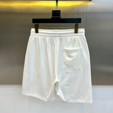 Mon蒙口、2026春夏新品运动短裤,以纯色为主调,简约中彰显高级质感。经典松紧腰头搭配抽绳设计,轻松调 Mon蒙口、2026春夏新品运动短裤,以纯色为主调,简约中彰显高级质感。经典松紧腰头搭配抽绳设计,轻松调