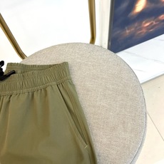 Arcteryx 始祖鸟、2026春夏新品工装短裤,以极简户外美学重塑都市休闲格调。纯 色调温柔百搭,自 Arcteryx 始祖鸟、2026春夏新品工装短裤,以极简户外美学重塑都市休闲格调。纯 色调温柔百搭,自