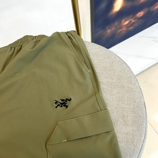 Arcteryx 始祖鸟、2026春夏新品工装短裤,以极简户外美学重塑都市休闲格调。纯 色调温柔百搭,自 Arcteryx 始祖鸟、2026春夏新品工装短裤,以极简户外美学重塑都市休闲格调。纯 色调温柔百搭,自